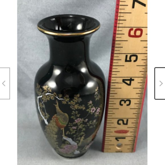 Vintage Vase PEACOCKS Asian Floral Design Black with Gold 6" Tall Japan - Picture 3 of 6
